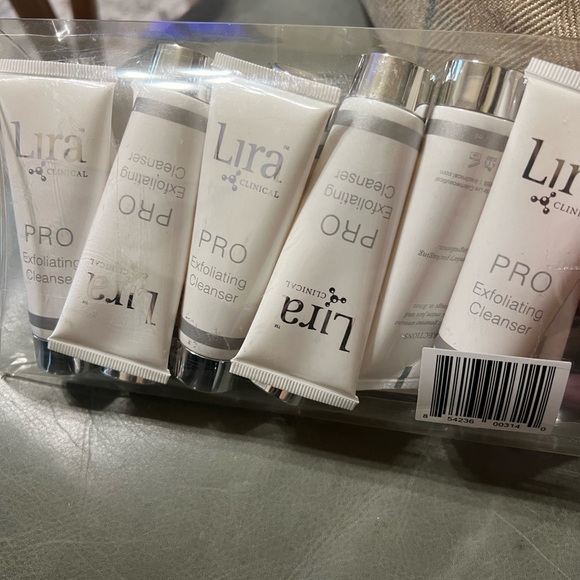 Lira Clinical PRO Exfoliating Cleanser โ 1 oz Travel Size โ Lot of 11 โ New - Picture 4 of 4